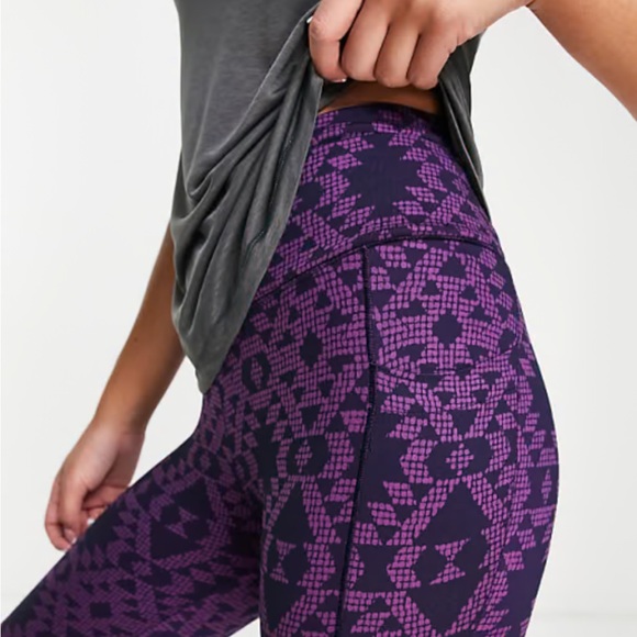Columbia Weekend Adventure Norwood 7/8 Leggings Purple Black Aztec Print Small - Picture 3 of 10